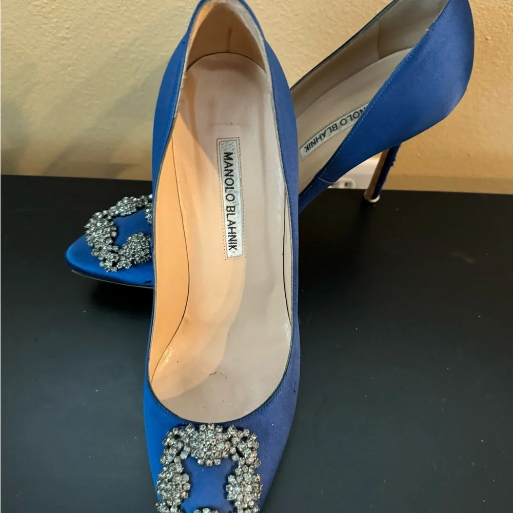 Manolo Blahnik Blue Satin Pumps size 39 - Picture 2 of 8